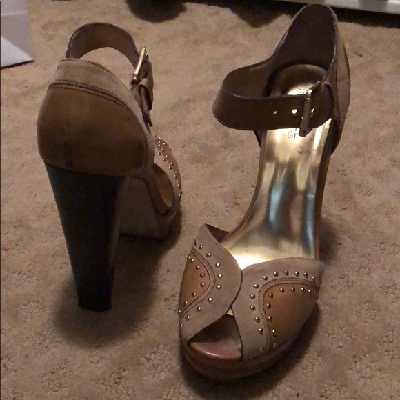 Michael Kors tan leather and suede stud heels. 9m - Picture 2 of 3
